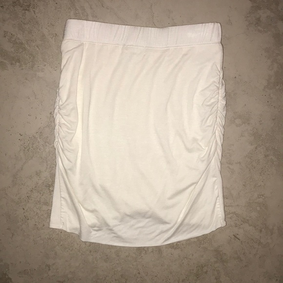 Tobi Off-White Fitted Skirt w/Ruched Sides NWOT - Picture 2 of 5